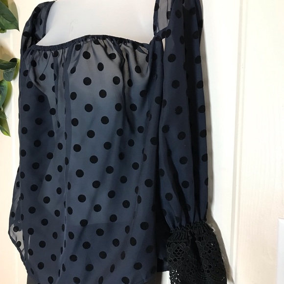 Ciel Black Polka Dots Black Polyester Off Cold Shoulder Thick Eyelet Cuff Blouse - Picture 2 of 16